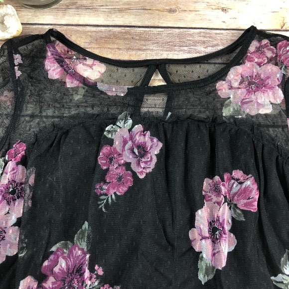 Boho Floral Top Size S Black Bell Sleeve - Picture 2 of 8